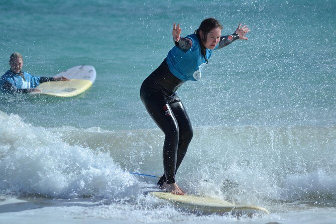 1 Day Surf Lesson Beginner - Crowds and board-carrying: the two practical downsides to plan for
