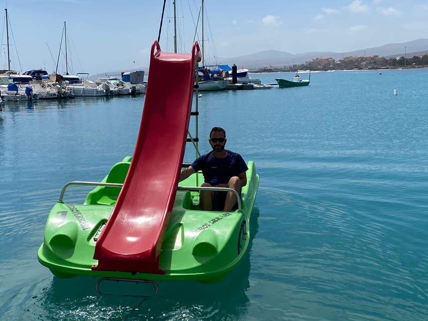 Caleta de Fuste: Pedalo with slide rental - What happens during the 30- or 60-minute ride