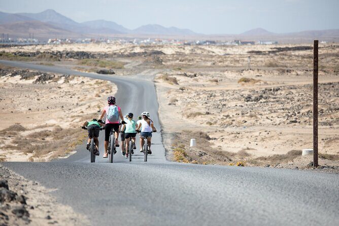 Coast to Coast PREMIUM eBike Tour; moderate level - 45 km - El Cotillo stop: a coastal reset without losing the adventure