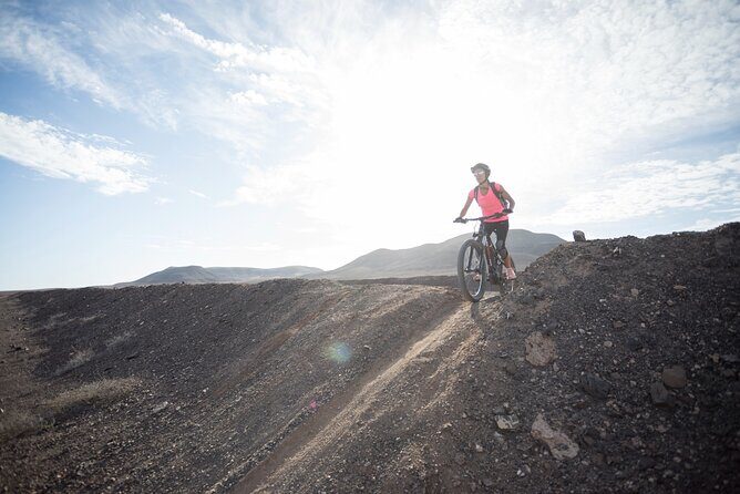 Coast to Coast PREMIUM eBike Tour; moderate level - 45 km - Lajares stop: a change of pace in the middle of the route