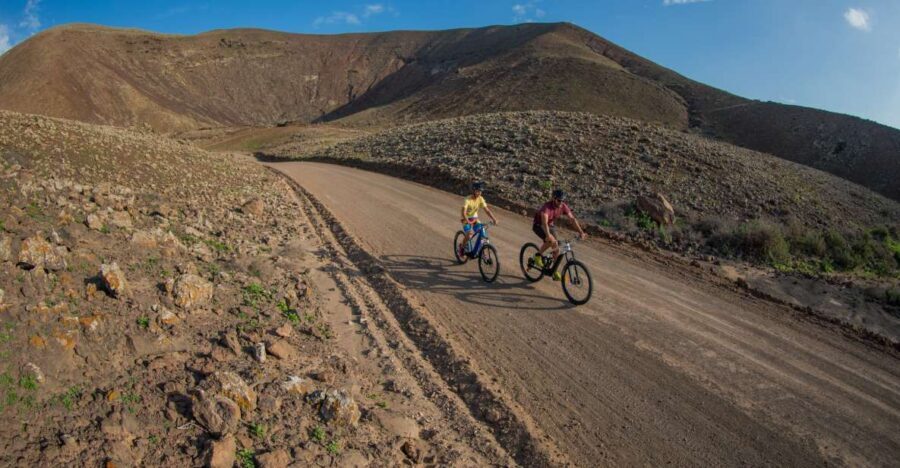 Corralejo: E-Bike Rental with Map to Popcorn Beach - How the ride feels: self-guided, mostly dirt, never boring