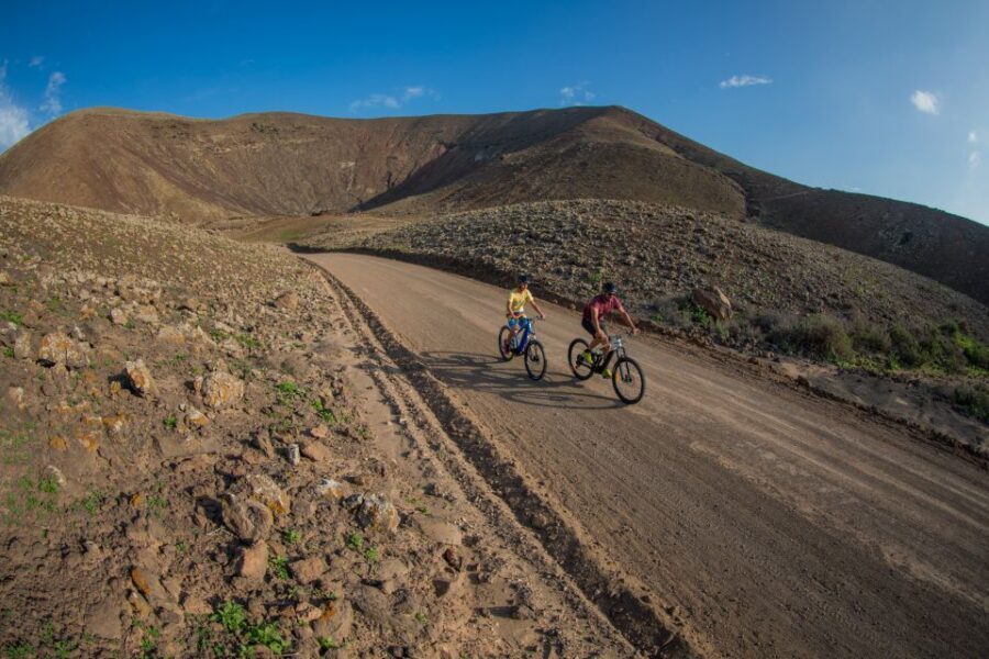 Corralejo: E-Bike Rental with Map to Popcorn Beach - Electric Legs setup in Corralejo: fast prep, clear direction