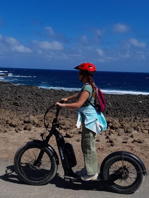 Corralejo: Off Road Adventure on E-scooter - Majanicho lagoon village: a calmer stop with beach time