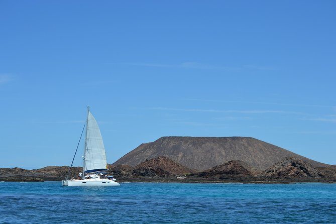 Exclusive Sailing Catamaran Experience to Lobos Island with lunch - Group size: cap claims vs the maximum listed for the trip