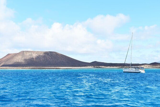 Ferry to Isla de Lobos: round-trip tickets from Corralejo - The 12.8 km circular footpath and Montaña Caldera (127 m)