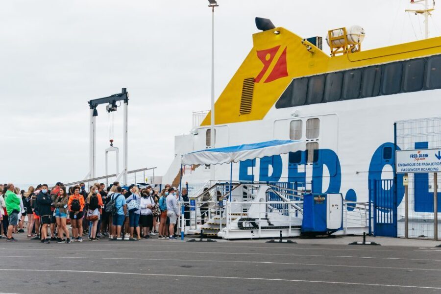 From Fuerteventura: Lanzarote Trip with Wine Tasting & Lunch - How the ferry-to-volcano route feels in one long 15-hour day
