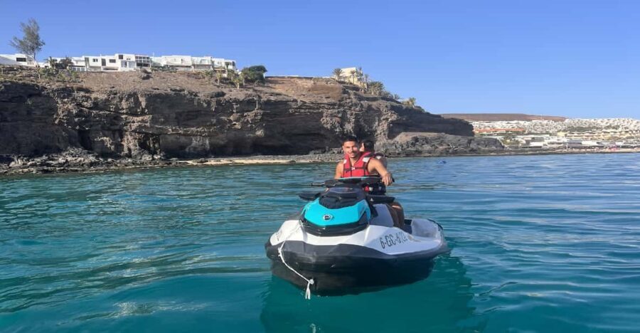 Fuerteventura : 30 minute JetSki Rental without licence - What happens before you ride: check-in, life vest, lockers
