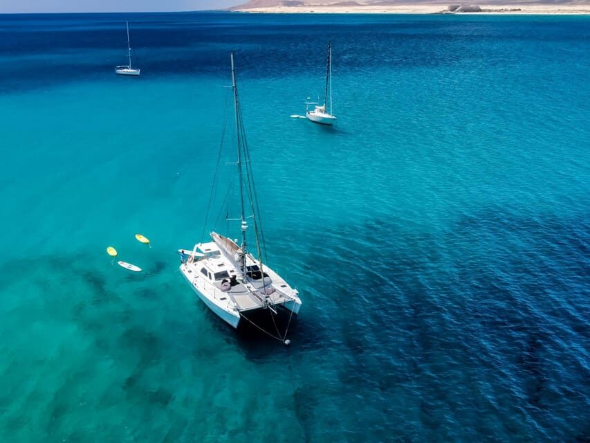 Fuerteventura : Catamaran excursion to Lobos Island - The One-Hour Sail Around Lobos: Volcanic Views and Cave Sightings
