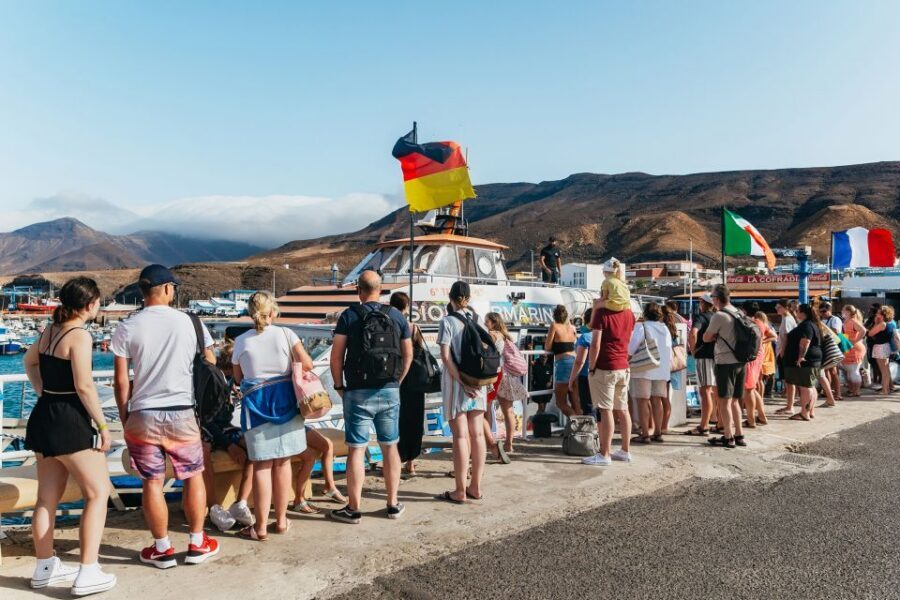 Fuerteventura: Glass Bottom Boat Cruise with Lunch & Drinks - Crew energy: Captain César, constant fun, and real help when you need it
