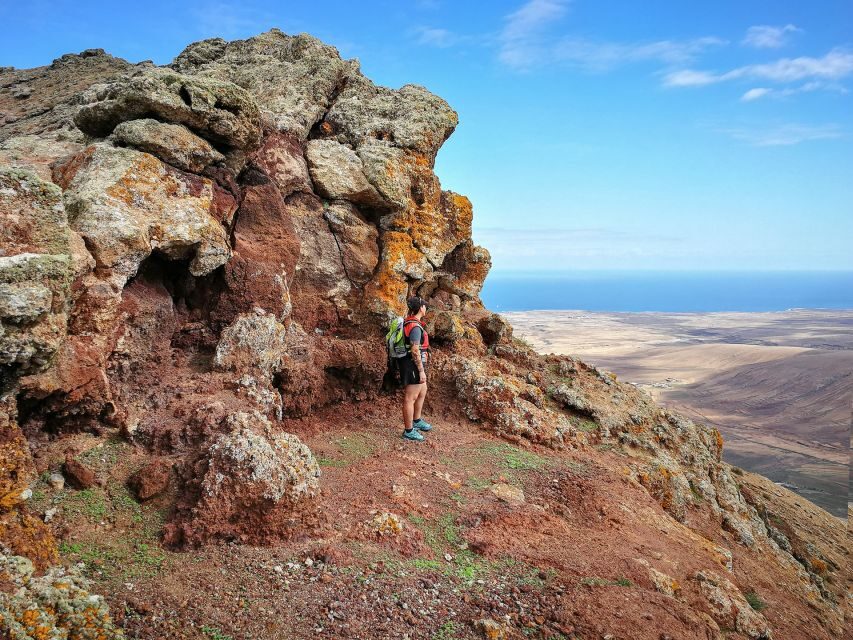 Fuerteventura: Montaña Escanfraga Volcano Summit Hike - Inside the huge crater: the moment the volcano comes alive
