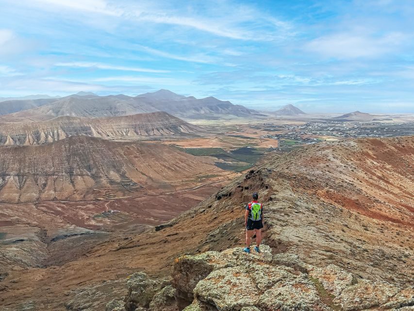 Fuerteventura: Montaña Escanfraga Volcano Summit Hike - Reaching the crater rim and the highest point: views that feel earned
