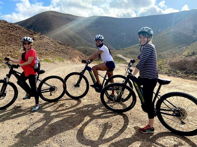 Fuerteventura North: PREMIUM E-bike guided tour - The first 1.5 hours: volcanic terrain with a “choose your effort” feel