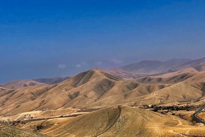 Fuerteventura: PANORAMA GRAND TOUR 2in1 Historic & photo tour. - Playa de Sotavento from the Mirador del Salmo: a quick stop with big energy