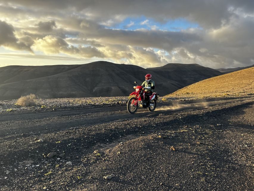 Fuerteventura south: enduro trips on motocycle/lic. B,A1&2,A - Technique on the bike: how enduro is different from road riding