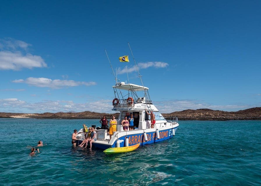 Fuerteventura: Whale & Dolphin Watching Boat Tour with Guide - Coastal Route: South Lanzarote and North Fuerteventura by catamaran