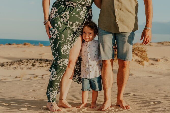 Fun and spontaneous family photoshoot - Corralejo Fuerteventura - Parque Natural de Corralejo: the main stop that keeps things simple