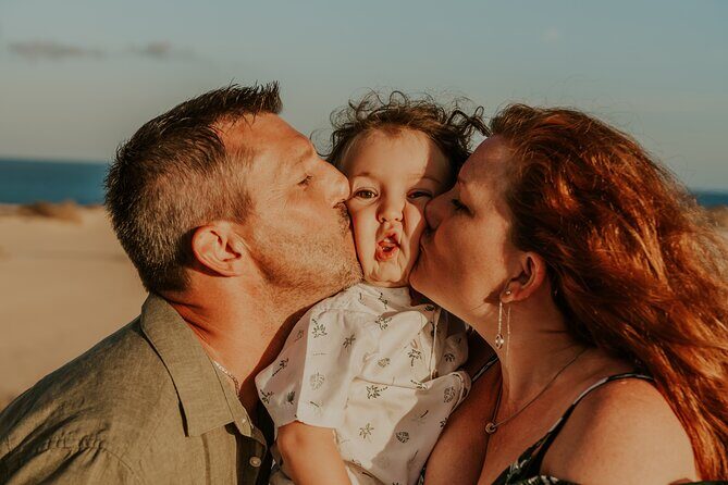 Fun and spontaneous family photoshoot - Corralejo Fuerteventura - Photo packages: Standard vs Premium (value math that helps)