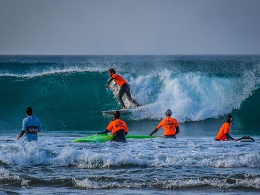 La Pared: Surf Courses for All Levels - Coaches on the Sand: Why the Instructor Team Matters