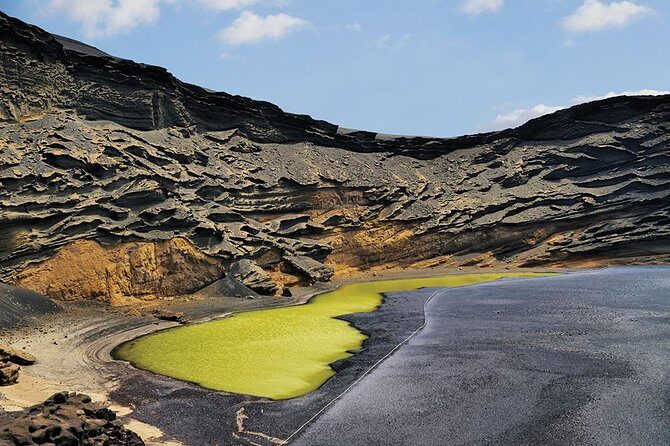 Lanzarote Volcano and Wine Region Tour from Fuerteventura - La Geria and Bodega Antonio Suárez: What the Wine Stop Really Means