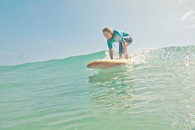 Learn to surf on the endless beaches in southern Fuerteventura - In the water with you: how coaching changes your odds