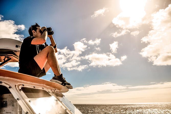 Odyssee 3: The Glass Bottom Boat Tour in Fuerteventura - Crew energy, music levels, and the photo package question