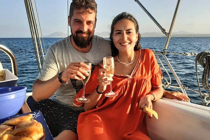 Private Sunset Sailing Tour from Corralejo Fuerteventura 3h - Drinks and gear: what’s really included
