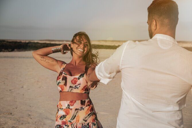 Romantic and fun couple shooting in Corralejo: capture your love! - Corralejo couples: camera-ready in 40 minutes