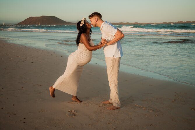 Romantic and fun couple shooting in Corralejo: capture your love! - Transfers and meeting point: keep it simple, confirm details