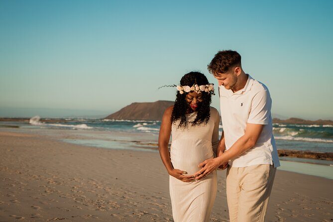 Romantic and fun couple shooting in Corralejo: capture your love! - What your private shoot feels like with a pro photographer
