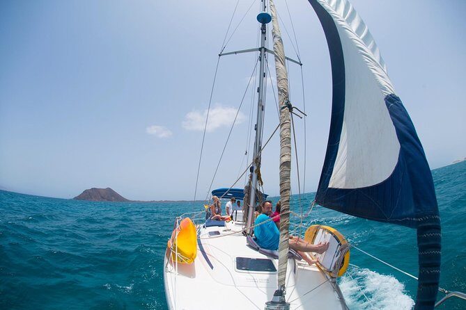 Sailing tour around the Lobos Island Natural Park / 4h - The Great Dunes of Corralejo: a panoramic bonus