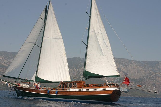South Fuerteventura VIP Cruise on board a Turkish Gulet - Buffet lunch, local wine, and the drinks that set the tone