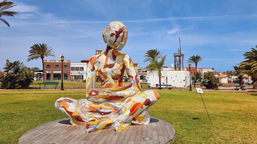 Traslado desde Caleta de Fuste a Corralejo con Tiempo Libre - Corralejo free time: shopping, street food, and choosing your own pace