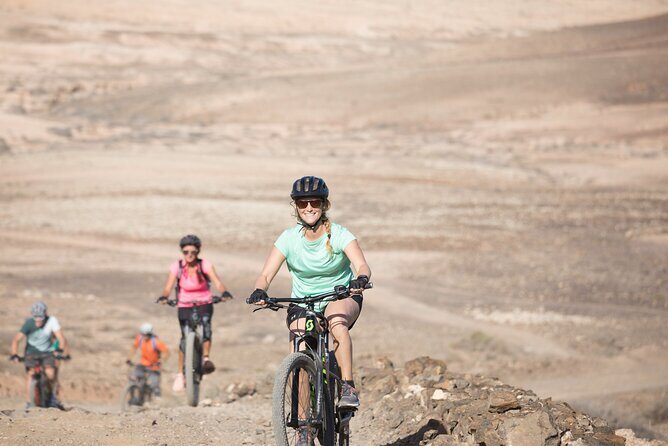 Volcanic Discovery PREMIUM eBike Tour: 35 km - Why an e-bike makes Calderon Hondo feel doable